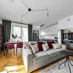 Skierniewicka - Parking, Workspace, Balcony - By Rentujemy 公寓