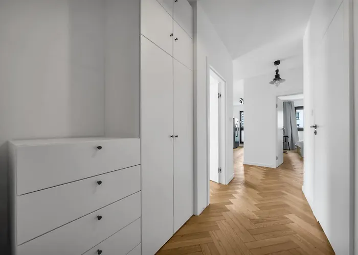 Skierniewicka - Parking, Workspace, Balcony - By Rentujemy Apartment *