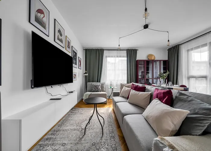 Apartment Skierniewicka - Parking, Workspace, Balcony - By Rentujemy Warsaw