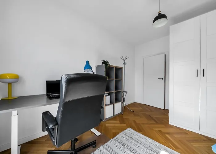 Apartment Skierniewicka - Parking, Workspace, Balcony - By Rentujemy