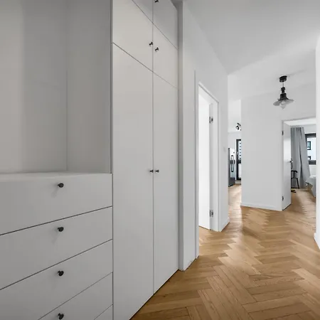 Skierniewicka - Parking, Workspace, Balcony - By Rentujemy Apartment *