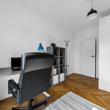 Appartement Skierniewicka - Parking, Workspace, Balcony - By Rentujemy